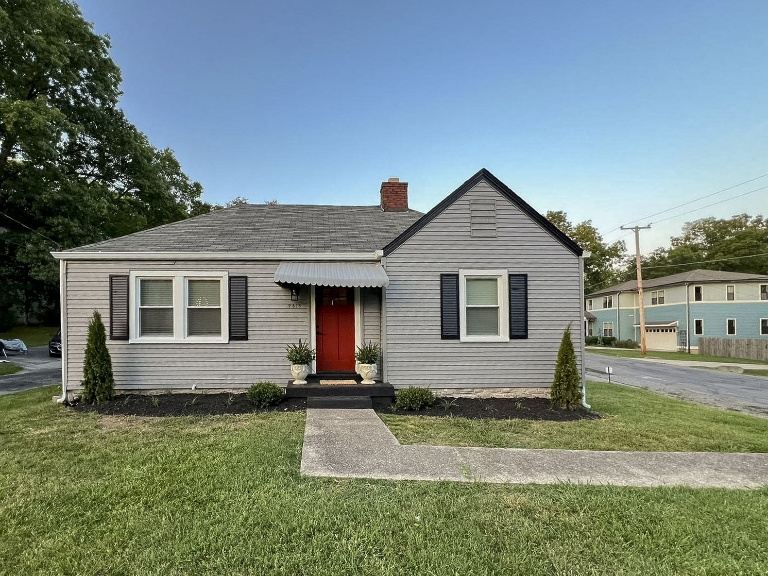 2818 Vaulx Lane
